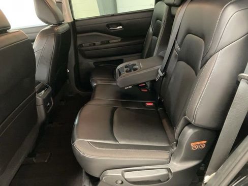 Used 2022 Nissan Pathfinder SL w/ SL Black Package image 19