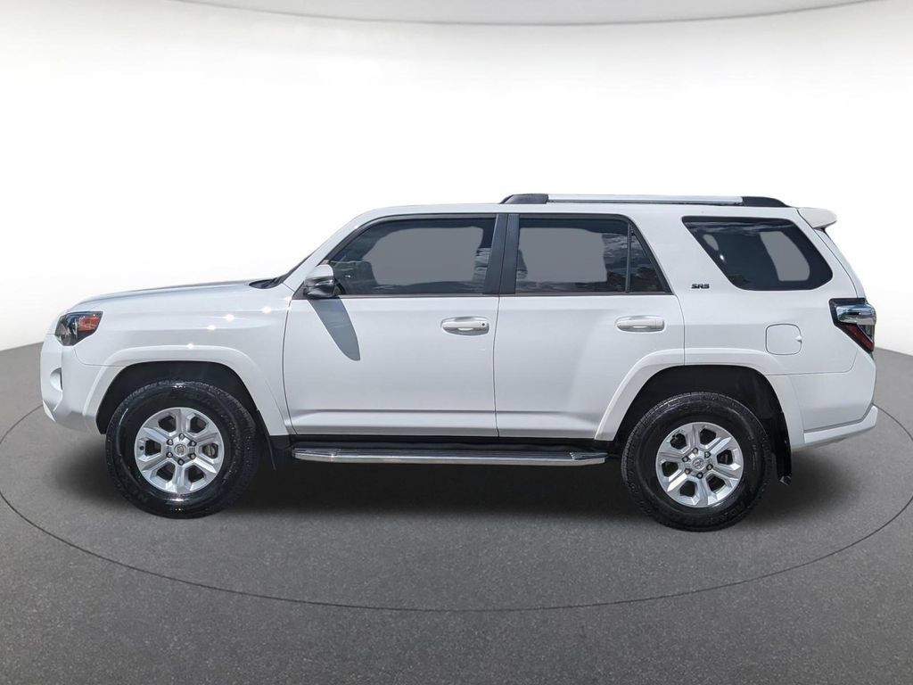 Used 2022 Toyota 4Runner SR5 Premium w/ Moonroof Package AWD/4WD image 2