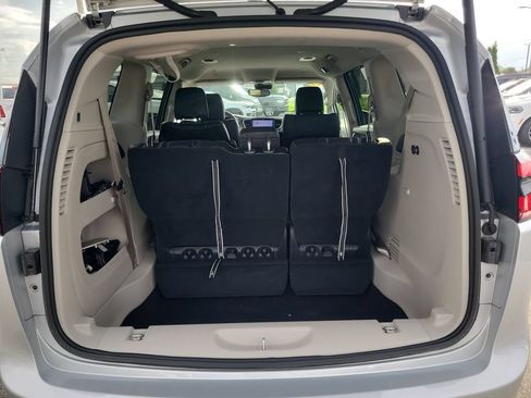 Used 2023 Chrysler Pacifica Touring-L FWD image 8