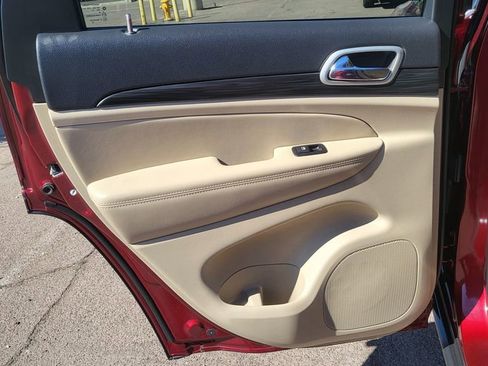 Used 2022 Jeep Grand Cherokee Laredo E image 21