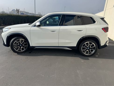 Used 2023 BMW X1 xDrive28i w/ Premium Package image 3