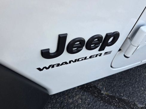 Used 2025 Jeep Wrangler Unlimited Sport AWD/4WD image 18