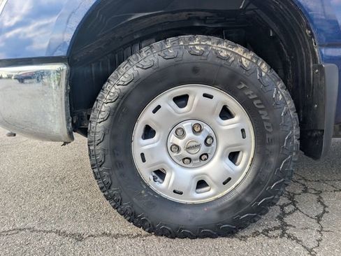 Used 2017 Nissan Titan SV image 25