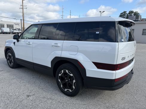 Used 2025 Hyundai Santa Fe SE FWD image 5