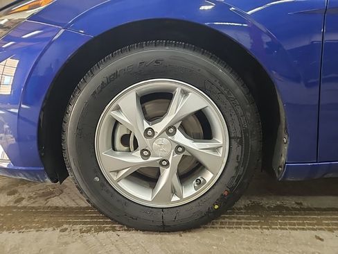 Used 2021 Hyundai Elantra SE image 8