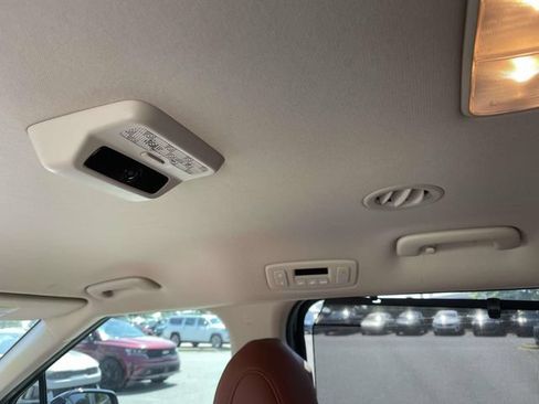 Certified 2025 Kia Carnival EX FWD image 18