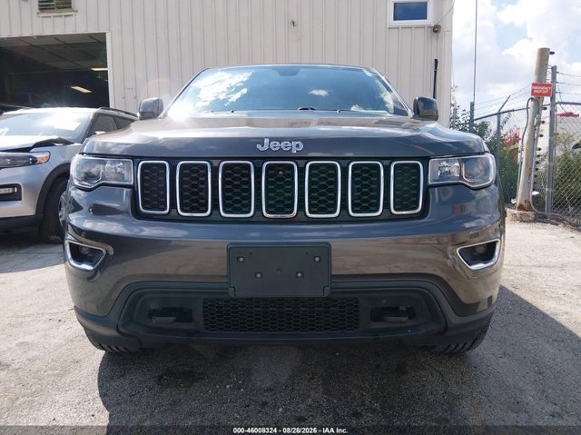 Used 2019 Jeep Grand Cherokee Laredo AWD/4WD image 8