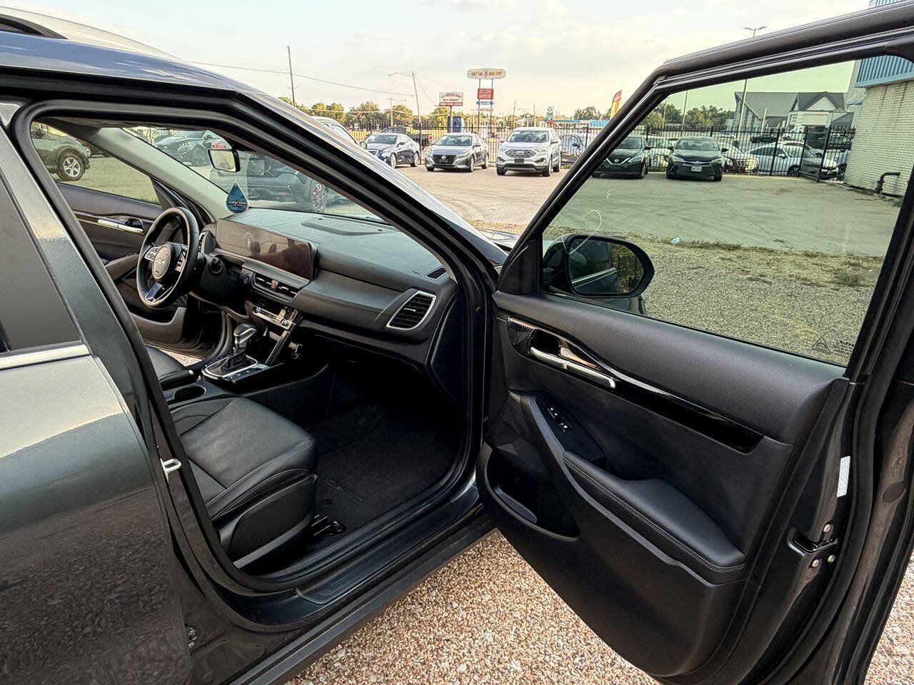 Used 2025 Kia Seltos EX FWD image 15