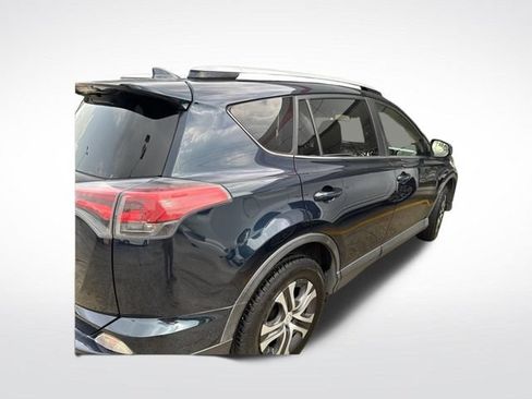 Used 2017 Toyota RAV4 LE FWD image 6