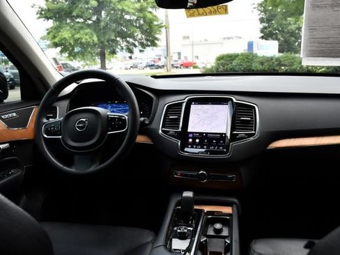 Certified 2023 Volvo XC90 B5 Plus w/ Protection Package Premier AWD/4WD image 15