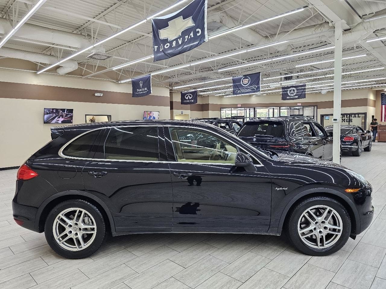 Used 2014 Porsche Cayenne S w/ Comfort Plus Package AWD/4WD image 6