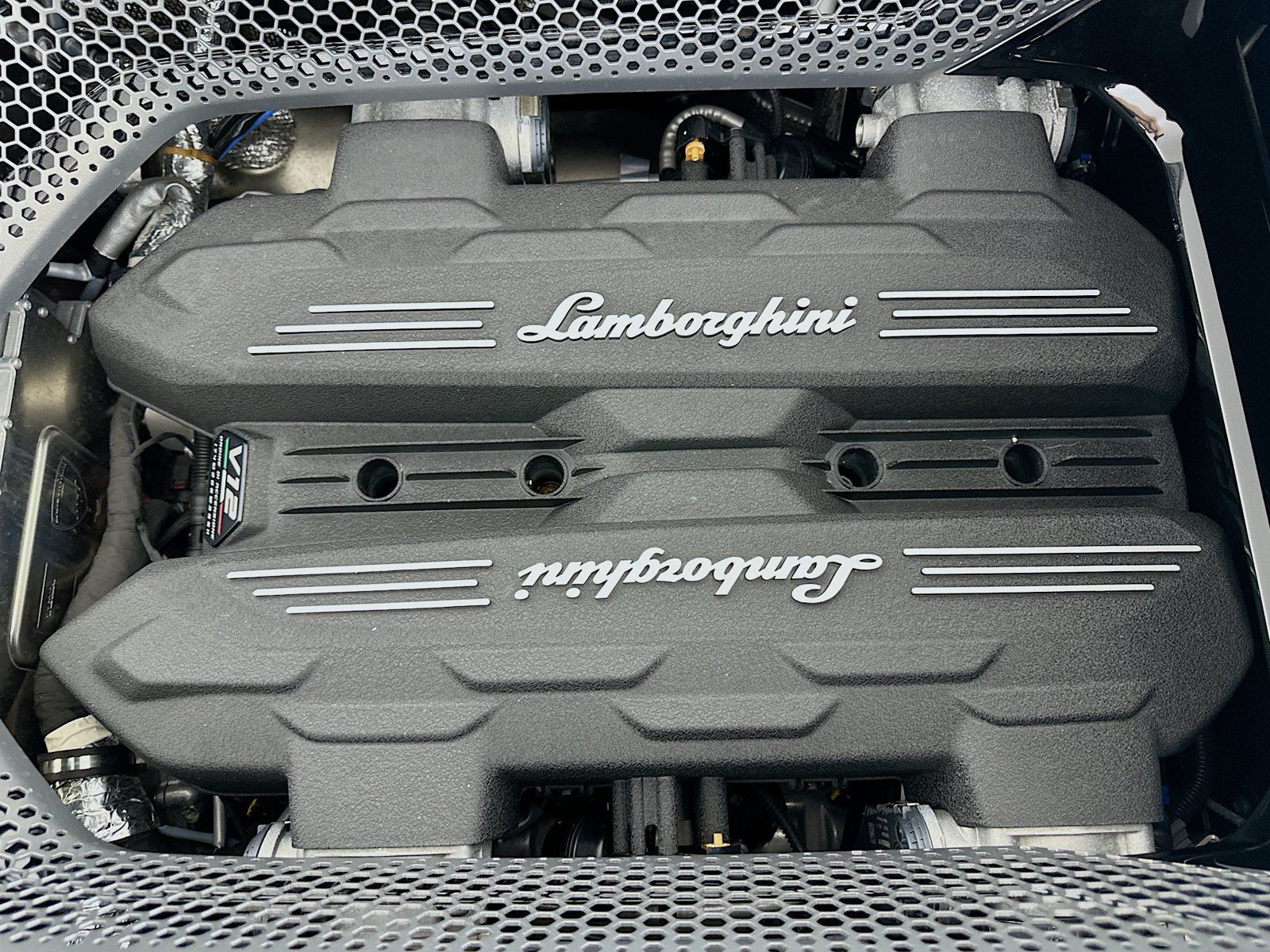 Used 2024 Lamborghini Revuelto AWD/4WD image 13
