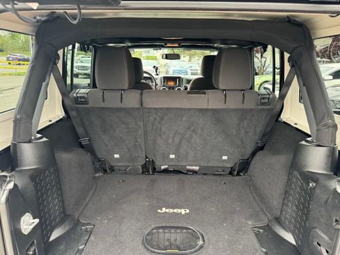 Used 2015 Jeep Wrangler Unlimited Sahara w/ Connectivity Group image 13