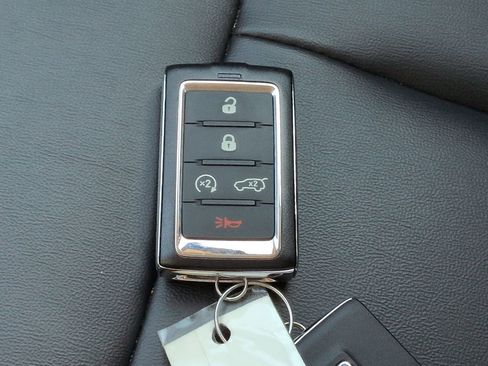 Used 2024 Jeep Grand Cherokee Limited w/ Black Appearance Package image 29