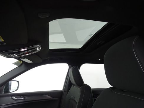 New 2025 Jeep Grand Cherokee L Laredo image 10