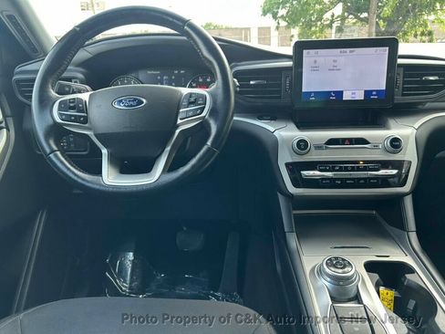 Used 2022 Ford Explorer XLT AWD/4WD image 48