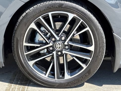 Used 2025 Toyota Camry XLE FWD image 32