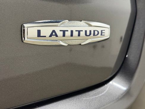 Used 2020 Jeep Compass Latitude w/ Cold Weather Group image 12