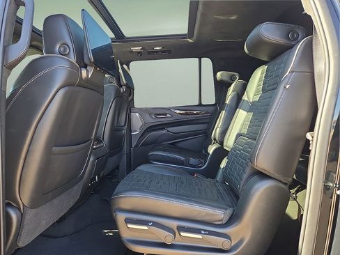 Used 2021 Cadillac Escalade ESV Sport Platinum image 14