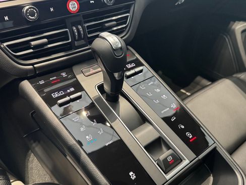 Used 2025 Porsche Macan image 20