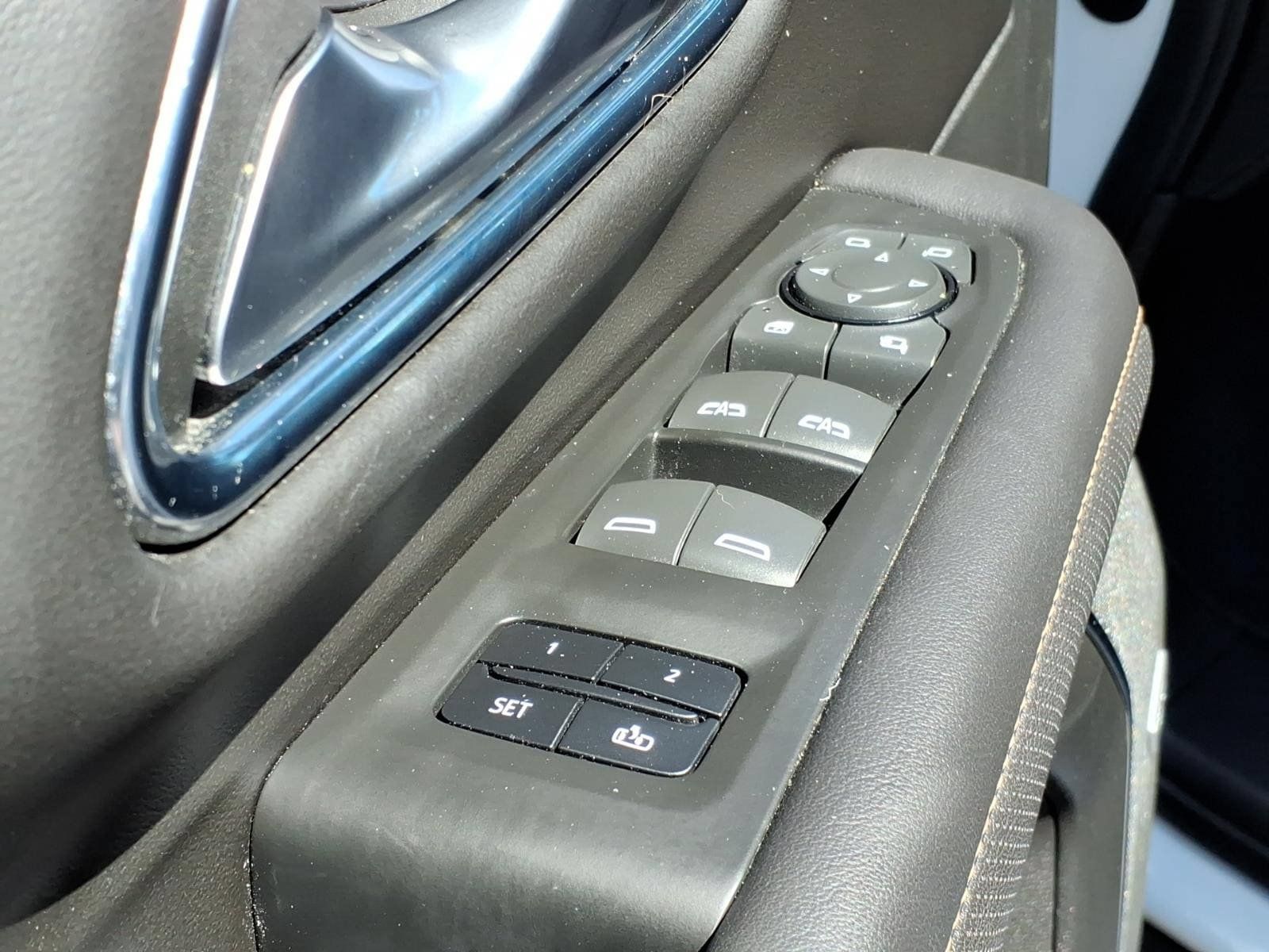 Used 2022 GMC Yukon XL AT4 AWD/4WD image 14