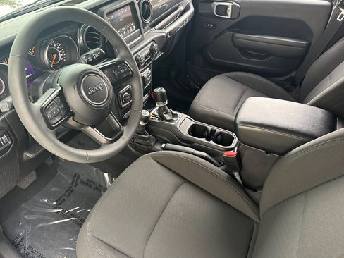 Used 2023 Jeep Wrangler Unlimited Sport AWD/4WD image 4