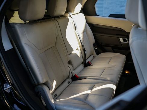 Used 2019 Land Rover Discovery HSE image 26