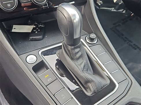 Used 2020 Volkswagen Jetta SE w/ SE Cold Weather Package image 27