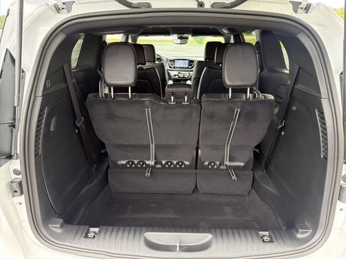 New 2026 Chrysler Pacifica Select w/ S Appearance Package FWD image 17