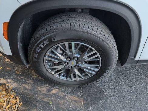 Used 2024 Chevrolet Traverse LS image 6