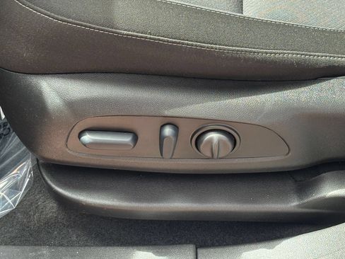 Used 2026 Chevrolet Blazer LT FWD image 18