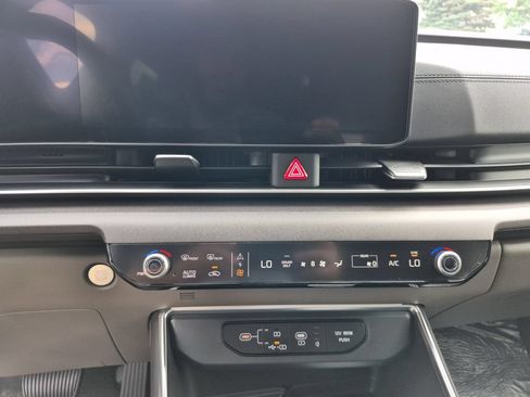 New 2026 Kia Carnival EX FWD image 8