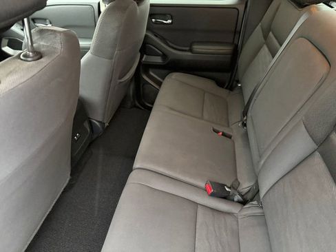 Used 2023 Nissan Frontier SV image 11