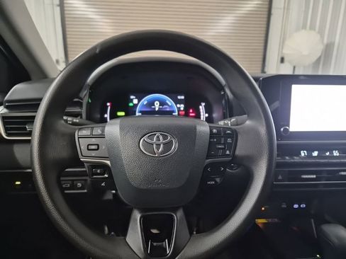 Used 2025 Toyota Camry LE image 26