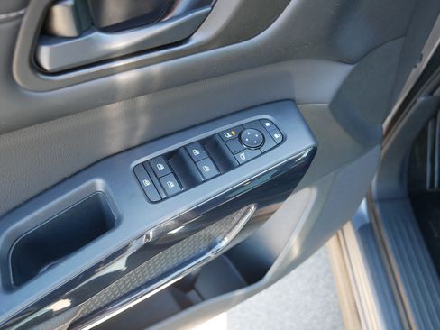 Used 2025 Nissan Pathfinder SV AWD/4WD image 19