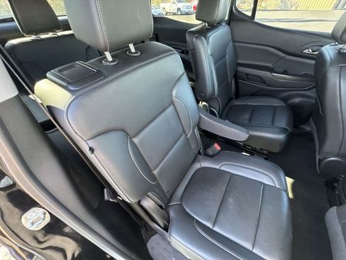 Certified 2023 GMC Acadia SLT image 27