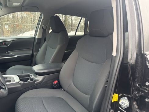 Used 2021 Toyota RAV4 LE w/ Carpet Mat Package (TMS) image 12