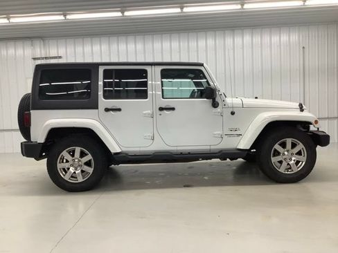 Used 2018 Jeep Wrangler Unlimited Sahara w/ Dual Top Group AWD/4WD image 7