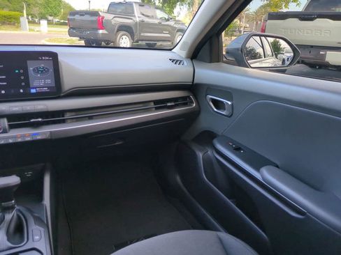Used 2025 Kia K4 FWD image 16