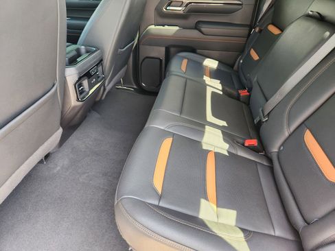 Used 2024 GMC Sierra 1500 AT4 w/ Technology Package AWD/4WD image 12