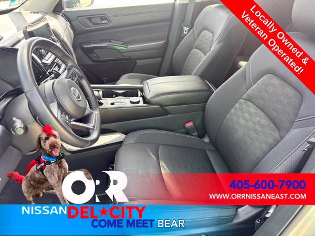Used 2025 Nissan Pathfinder SV AWD/4WD image 14