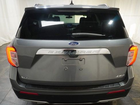 Used 2022 Ford Explorer XLT w/ Equipment Group 202A image 5