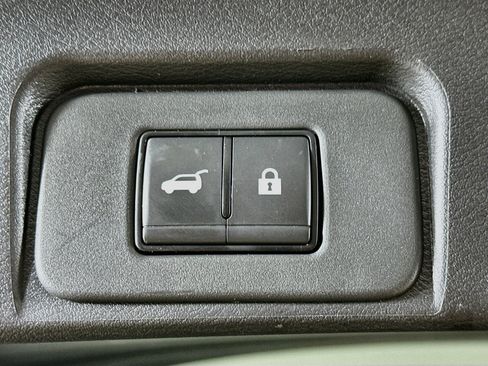 Used 2025 Nissan Rogue SV AWD/4WD image 28