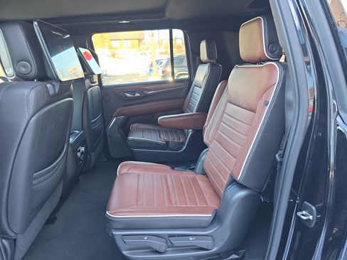 Used 2023 GMC Yukon XL Denali Ultimate image 14