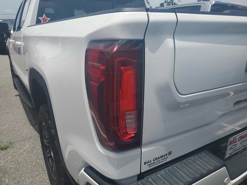Used 2024 GMC Sierra 1500 AT4 w/ Technology Package AWD/4WD image 19