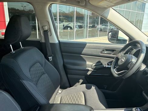 Used 2024 Nissan Pathfinder SV image 10