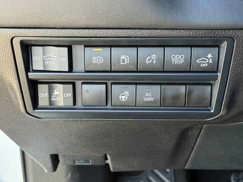 Used 2024 Toyota Tundra Platinum AWD/4WD image 21