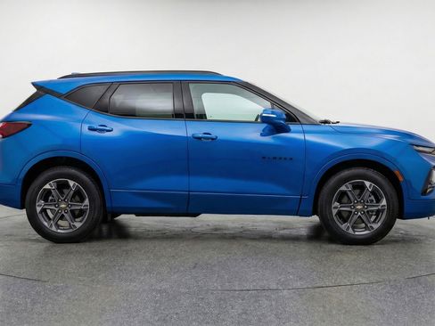 Used 2025 Chevrolet Blazer LT FWD image 11