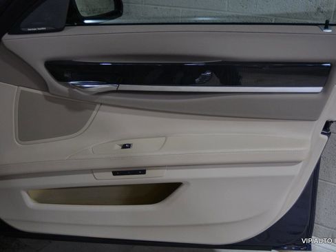 Used 2014 BMW 750Li xDrive image 8