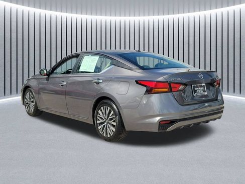 Used 2024 Nissan Altima 2.5 SV FWD image 4